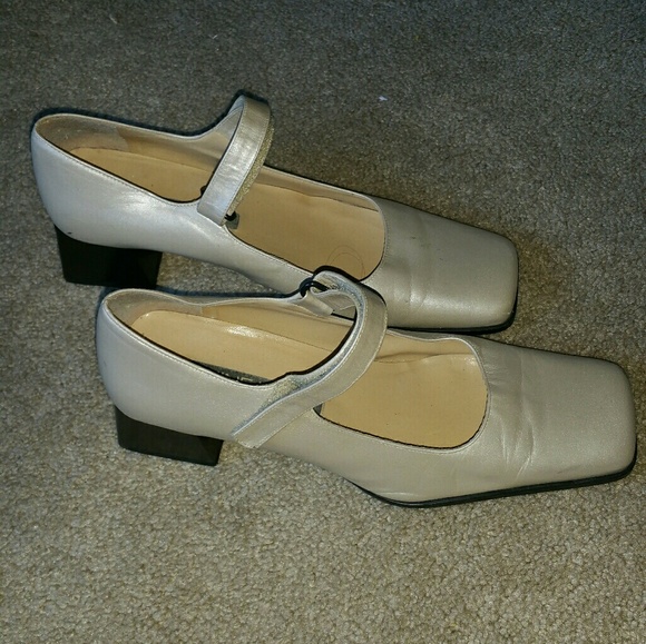 Shoes - Picture 3 of 4